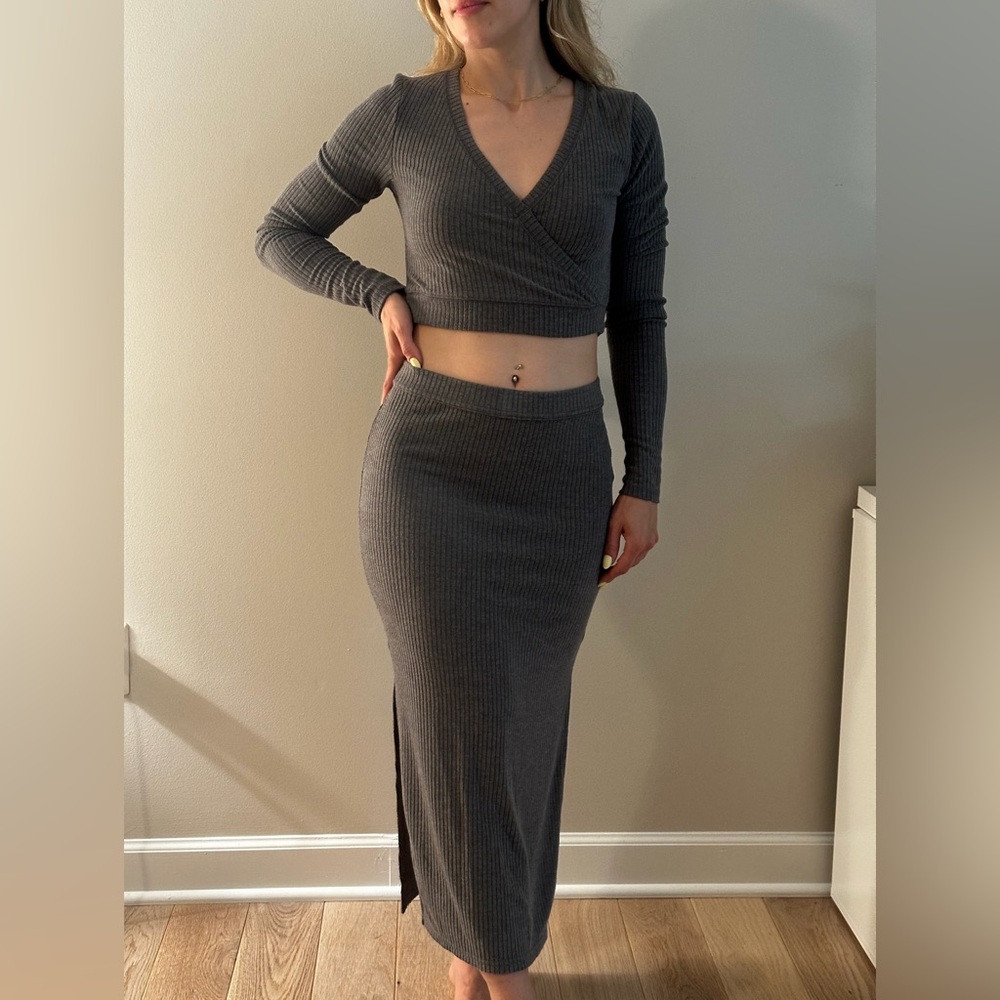 Abercrombie & Fitch Charcoal Ribbed Maxi Skirt and long-sleeve